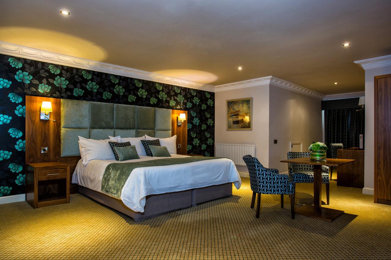 เวเทอร์ตัน ฟาร์ค โฮเต็ล Hotel เวคฟิลด์ ภายนอก รูปภาพ
